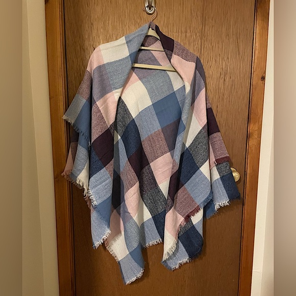 JustFab Woman’s Wrap/Scarf - Picture 1 of 1